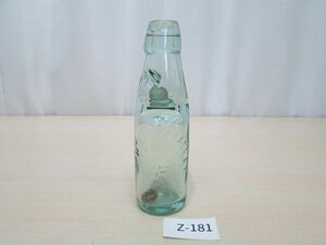 Z-181【当時物】ラムネ瓶 DEWSBURY＆BATLEY 高さ約19.5cm エンボス ガラスボトル アンティーク ビンテージ 昭和レトロ