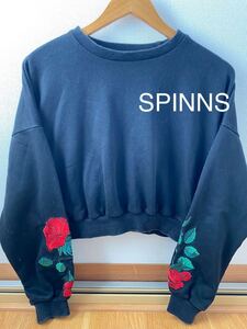 スピンズ SPINNS 短丈トレーナー バラ刺繍 レディース フリーサイズ 黒 トップス