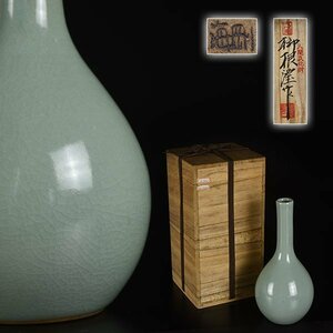 【加】99e 韓国 人間文化財 柳 海剛 ( 柳 根瀅 ) 高麗青磁花瓶 高さ 約22,6cm 共箱 付 / 花瓶 花生 花入