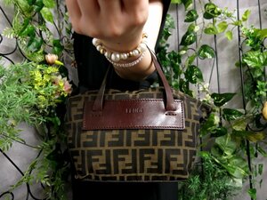 ●超美品●FENDI フェンディ●ズッカ●ロゴ型押し●ナイロンキャンバス カーフ レザー 本革●ミニ ハンド バッグ●ブラウン系●Js47967