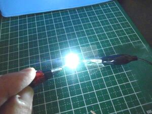 送料格安 3216 SMD チップ LED 白 100個　高輝度 高品質 1206 エアコン 打ち換え スイッチ ジオラマ メーター ナビ