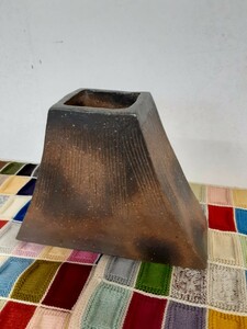 陶器9】花瓶 花器 富士山型 華道具 和風 ブラウン 茶色 壺 生花 クラシック アンティーク 陶芸 インテリア 花入 フラワーベース 陶磁 現状