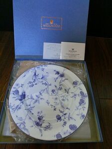 ♪♪【6K20④ｆ】WEDGWOOD ウェッジウッド ブループラム プレート 27cm 丸皿 ネイビー 白 お祝い パーティー お皿 ボーンチャイナ♪♪