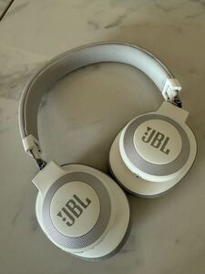 ★★中古美品　JBL ホワイト　Bluetooth ヘッドホン　 ワイヤレス　イヤーパット新品交換済み　★★