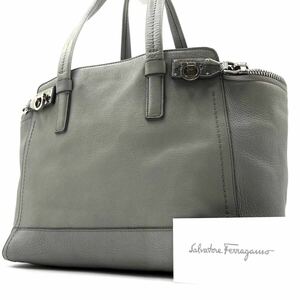 1円《 正規品 》Salvatore Ferragamo サルヴァトーレフェラガモ ビジネス トートバッグ メンズ ガンチーニ レザー 肩掛け PC収納◎ グレー