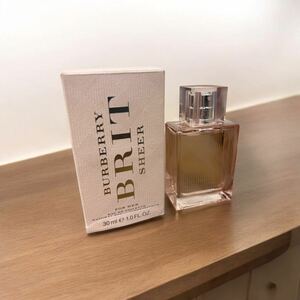 ☆H ほぼ未使用 バーバリー BURBERRY ブリット シアー ET 50ml 香水 オードトワレ レディース フレグランス