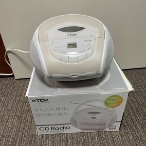 ①TDK ポータブルCDラジオプレーヤー　SP-CD8211 オーディオ機器 AM FM CD ホワイト