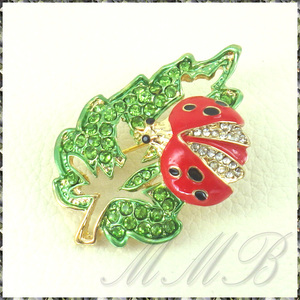 [BROOCH] Gold Enamel Leaf Ladybug エナメル 彩色 クリスタルCZ リーフ & テントウムシ 葉っぱにとまった てんとうむし 4.5cm ブローチ