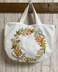 手刺繍 の ハンドメイド 巾着口付きラウンドバッグ +ホワイトリネン+ 