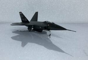 ■完成品 1/144 YF-22 F-22 ラプター試作型 ステルス戦闘機 / 駐機 ・ ウェポンベイ開放状態　ー