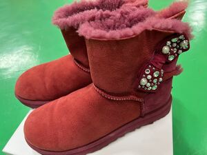  UGG ムートンブーツ アグ ショートブーツ ムートン　スワロフスキー　リボン