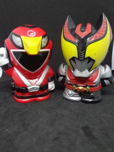 ゴーオンレッド＆仮面ライダーキバ　立体貯金箱