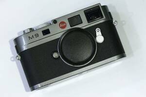 ライカ LEICA M9 希少なスチールグレー Steel Grey ボディ 純正バッテリー付 シャッター数22200回以下 関連 Leica M8 M10 M11 typ240