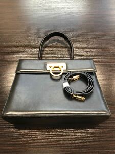  Salvatore Ferragamo フェラガモ 2WAY ショルダー付　ハンドバッグ　ガンチーニ レザー