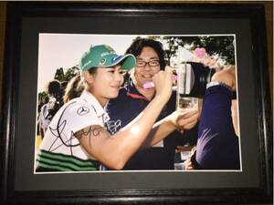 LPGA 松森彩夏 直筆サイン入りA4生写真 高級額装品⑨