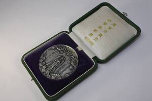 超珍品　昭和11年（1936年）　東京市職員功労表彰銀牌　　銀950製　重量116ｇ　箱付き