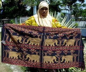 インドネシア・アロール島の伝統イカット(2002年準ベスト作品・