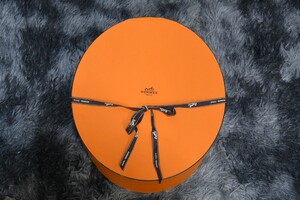 tr240960 エルメス HERMES 化粧箱 リボン付き オーバル形 空箱 ボックス BOX 大型 オレンジ ギフトボックス 空き箱 検)帽子