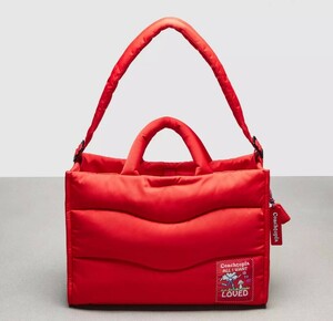 ロサンゼルスから最新本物をお届け!!　　Coachtopia Loop Tote With Wavy Quilting 　CQ057　　コーチトピア　US限定カラー!!