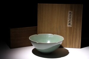 ☆撫子☆龍泉窯茶碗　輪花　直径約16.5cm　（検）青磁 碗 茶碗 鉢 唐物 古道具 中国美術 骨董 古玩