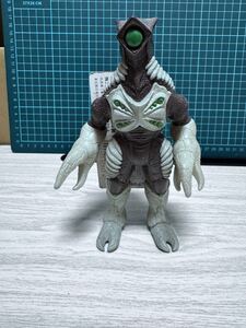 ソフビ　BANDAI ザム星人　1995 バンダイ 怪獣　特撮 フィギュア　ウルトラ怪獣シリーズ　円谷プロ　ウルトラマンガイア ウルトラマン