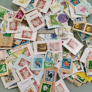 花切手200枚と普通切手約60枚以上…使用済み…約260枚以上おまとめセット…　1掲載写真のそのままをお送りします…