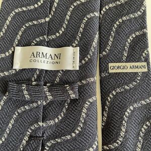 ARMANI COLLEZIONI（アルマーニコレツォーニ）紺波ストライプデザインネクタイ