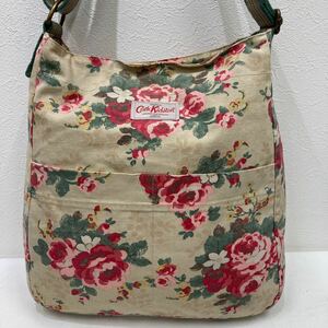 □41−1026 Cath Kidston キャスキッドソン レディース ショルダーバッグ 斜めがけバッグ 大きめ 大容量 カジュアル ベージュ系 花柄