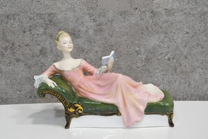 tr249136 ロイヤルドルトン Royal Doulton フィギュリン 1971年 陶器人形 アンティーク調 オブジェ 貴婦人 女性 インテリア 希少 レア