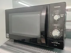 【中古品】TOSHIBA 東芝 電子レンジ ER-S17E6(K) ブラック 総庫内容量 17L 2020年製 フラットテーブル ○YR-51634○