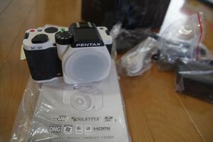 PENTAX K-01　白　動作品　送込