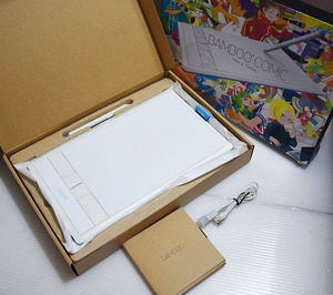 ■WACOM ペンタブレット Bamboo CTH-670W2