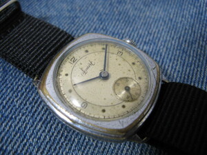 1940年代 Accurist クッションケース ブルースチール針 スイス製アンティーク手巻腕時計 稼働品 注油済み 