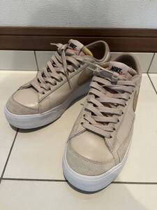 NIKE BLAZER LOW PLATFORM SAND DRIFT 25.0cm