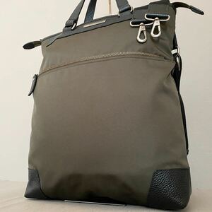 【極美品】BURBERRY BLACK LABEL バーバリーブラックレーベル トートバッグ ショルダー 2way メンズ ビジネス A4可 斜めがけ レザー カーキ