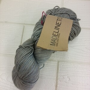 100円〜 m18 編物・毛糸★マデリントッシュ【Fallen cloud】1カセ