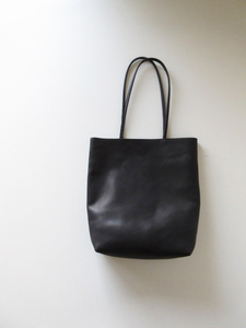 2023SS MORMYRUS / モルミルス MINIMAL TOTE TALL BLACK / レザー トートバッグ 本革