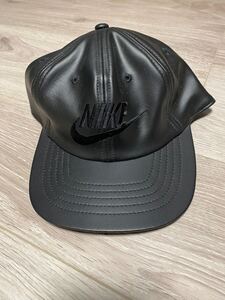 NIKEキャップ黒レザー？サイズフリー新品タグ付き