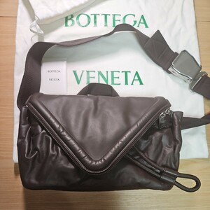 BOTTEGA VENETA　BEAK/ビーク ボディバック