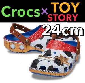 24㎝ 品薄 完売品 新品 クロックス×トイストーリー コラボ サンダル ウッディ/crocs スニーカー Disney ディズニー toy story ランド シー