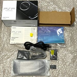 〈ほぼ未使用・極美品・最終型〉香港版 PSP-3006 （3000） 本体 ピアノブラック ＋メモリースティック 16GB PlayStation Portable 薄型