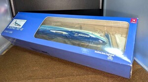 【航空機】1/200　ボーイング　BOEING 787-8　ADULT　COLLECYIBLE　MODEL　BOEING　OFFICIALLY　LICENSED　PRODUCT