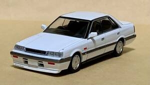 トミカリミテッド ヴィンテージ ネオ 　1/64 日産　スカイライン　４ドアHT ＧＴパサージュ　ツインカム24V (87年式)