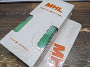 処分 MHL タオル地バーテープ 1台分 触りここち最高 振動吸収 エンドテープ、プラグ付属 緑色 80511 レターパック可