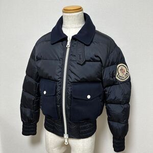 【美品】MONCLER × AMI PARIS モンクレール アミ コラボ ＡＲＮＡＵＤ デカロゴ ビッグワッペン ダウンジャケット ブルゾン size 1