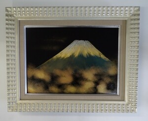 ・作者名：　峰作品　・画題：　富士山　・技法：　漆塗り絵画