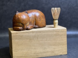 『【一刀彫 木彫 猫】横：20㎝ 招き猫 アート 美術 工芸 窓辺 眠り猫 かわいい アンティーク ヴィンテージ 飾り』