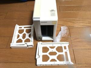 QNAP TS-220 2ベイ NAS（本体、付属品のみ。HDDなし）