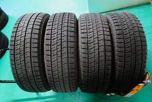 送料無料　スタッドレス　215/65R16　ブリヂストン　VRX2　2022年製　バリ溝　4本セット　8～8.5mmぐらい