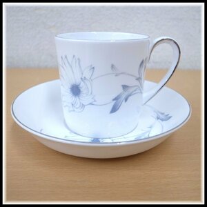 9154T　Susie cooper スージークーパー　WHITE WEDDING ホワイトウェディング　カップ＆ソーサー　C.2016　Bone China　ブランド食器　金彩